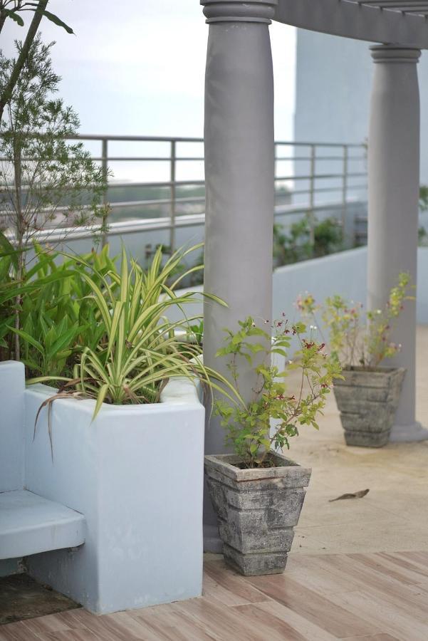Apartment Quince W/ Balcony Orochi Staycation Ph At Loop Tower Cdo *