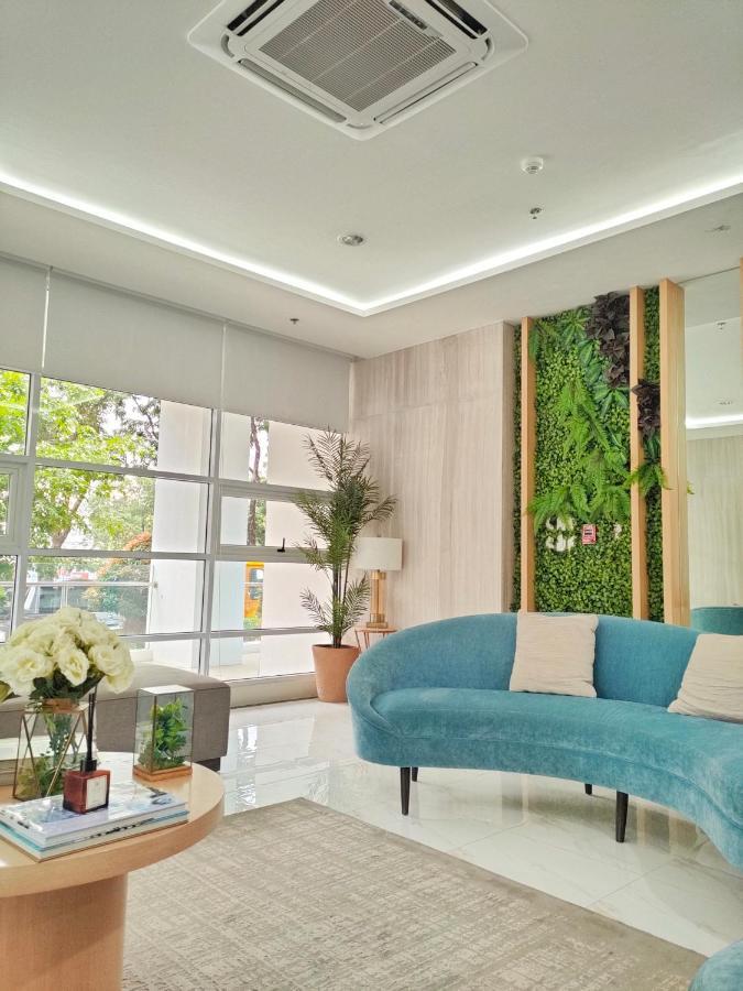 Quince W/ Balcony Orochi Staycation Ph At Loop Tower Cdo Apartment *